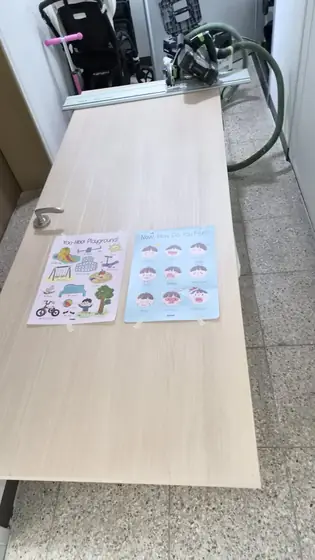 방문 안닫힘 보수 — 떼어 받침에 올린 문짝