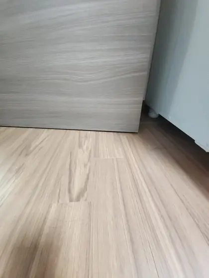 방문 하단 자르기 — 틈 없이 붙은 문 아래